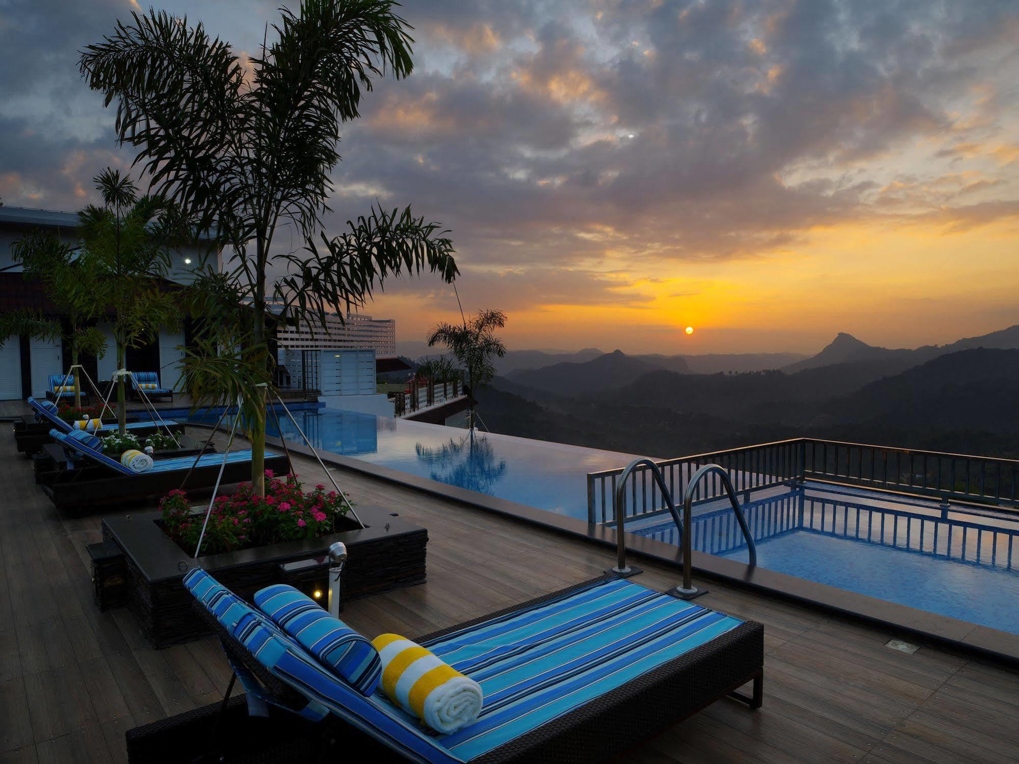 Hôtel The Panoramic Getaway à Munnar Extérieur photo